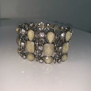 Cuff Bracelet decorative with jewels